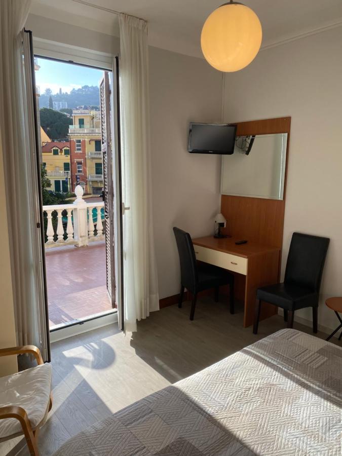 Hotel Fiorenza & Banksia Meuble Alassio Bagian luar foto