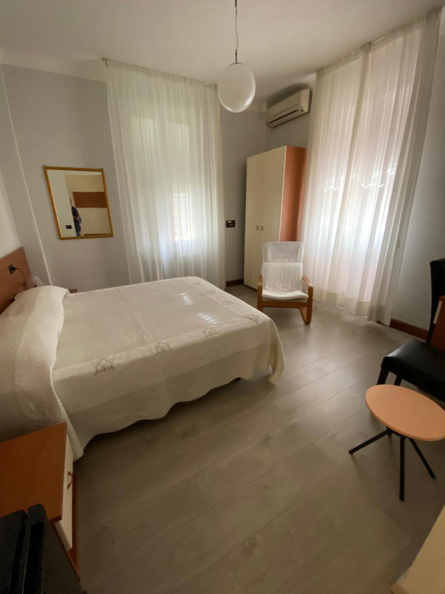 Hotel Fiorenza & Banksia Meuble Alassio Bagian luar foto