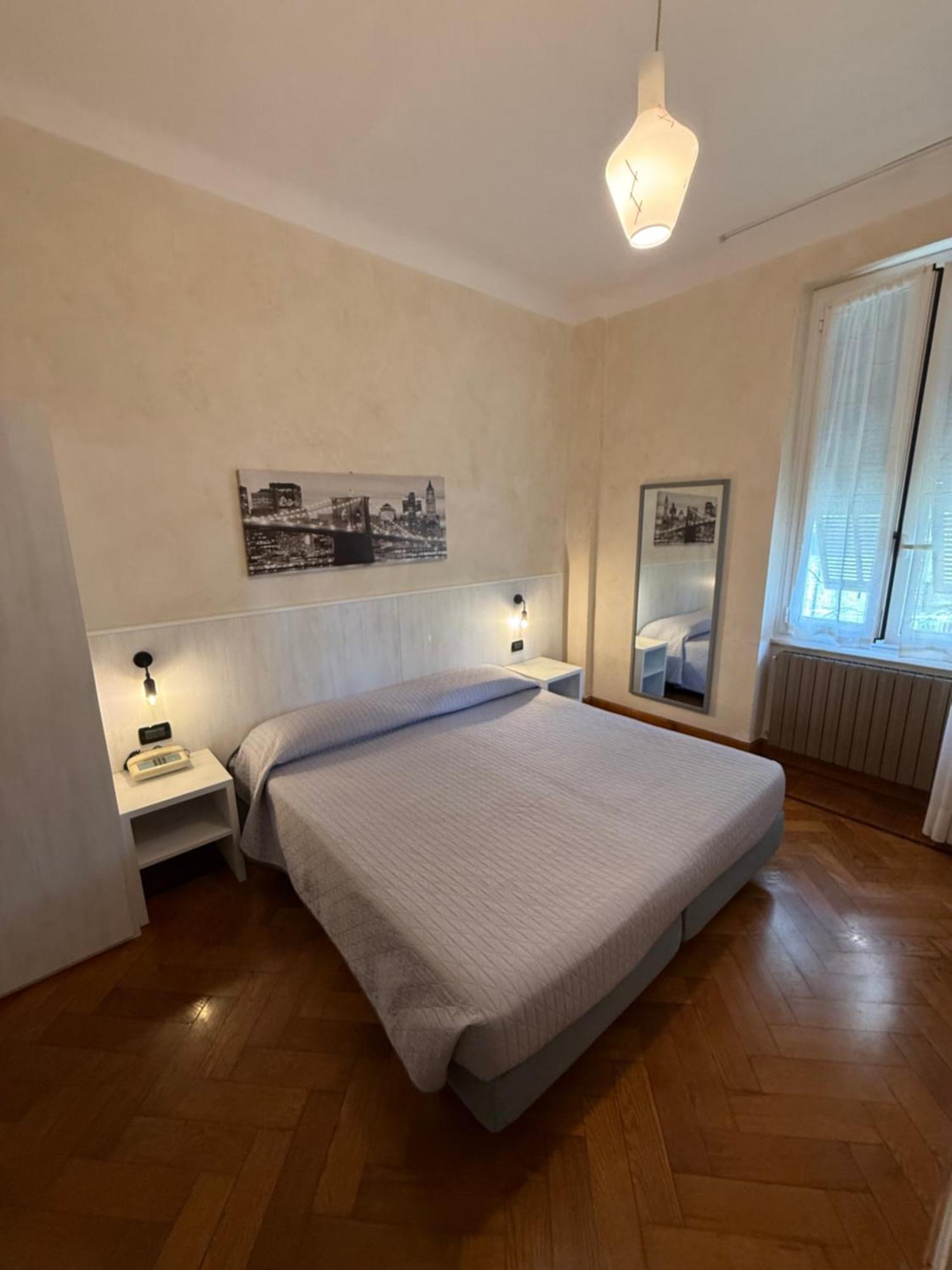 Hotel Fiorenza & Banksia Meuble Alassio Bagian luar foto