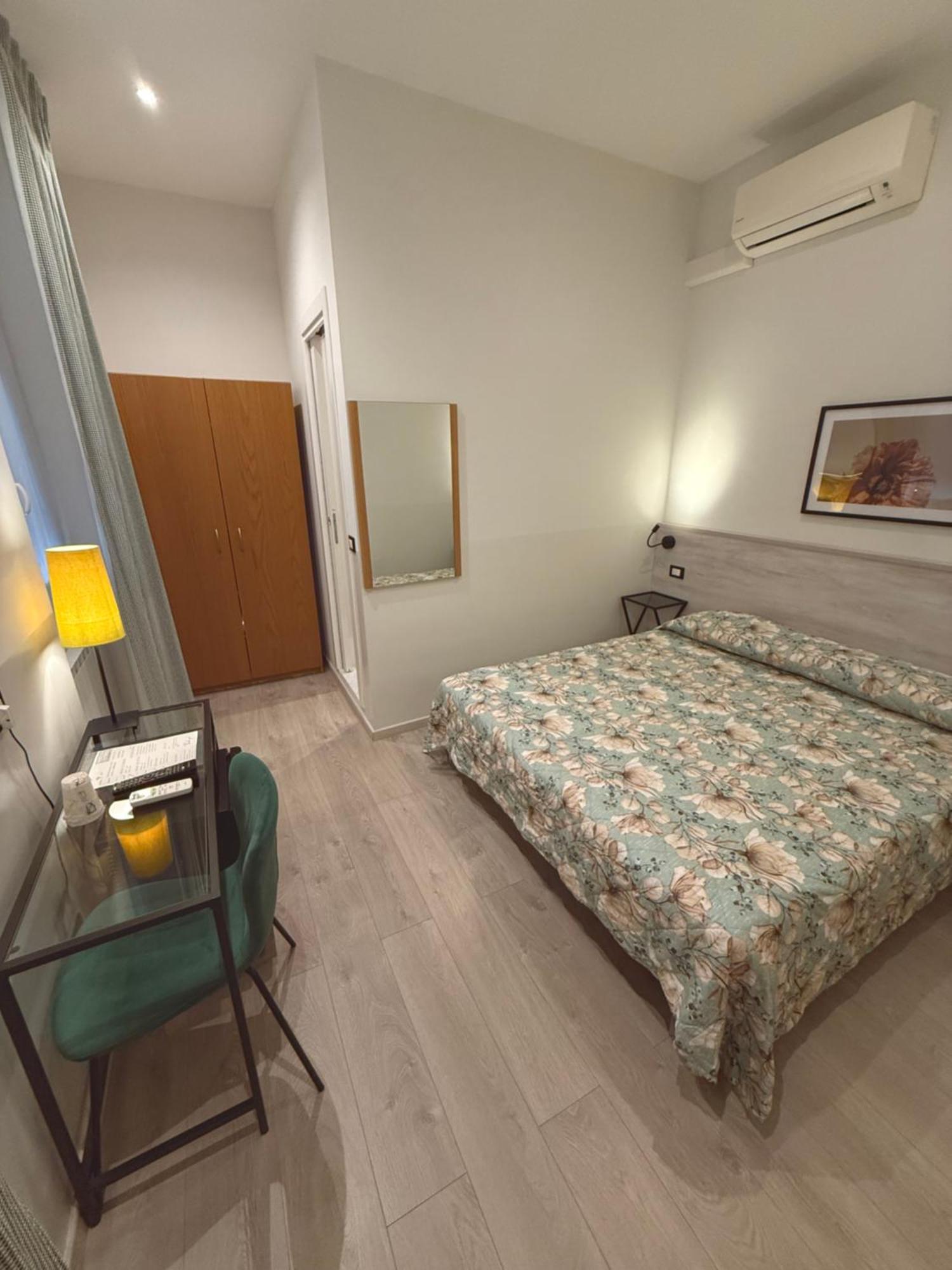 Hotel Fiorenza & Banksia Meuble Alassio Bagian luar foto