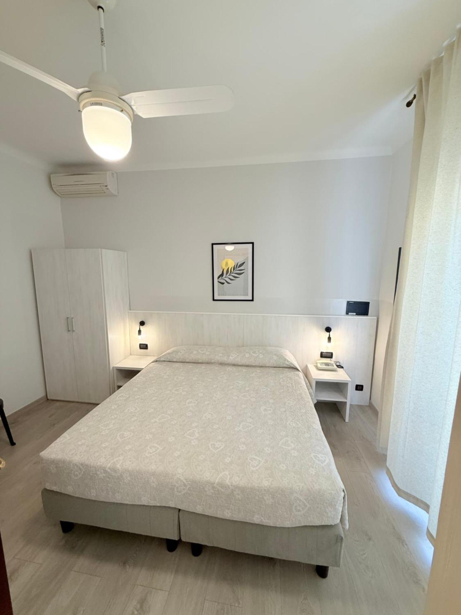 Hotel Fiorenza & Banksia Meuble Alassio Bagian luar foto