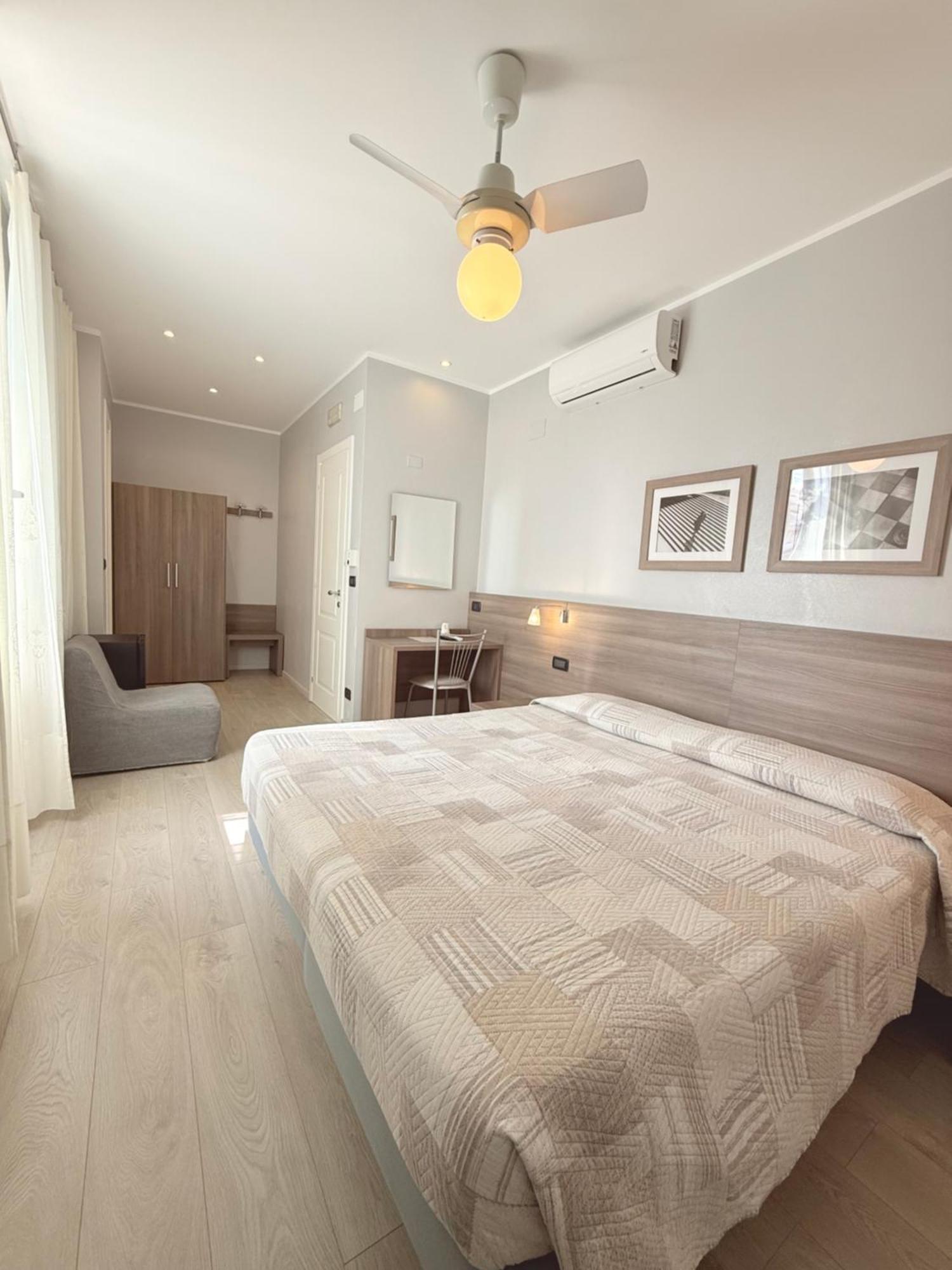 Hotel Fiorenza & Banksia Meuble Alassio Bagian luar foto