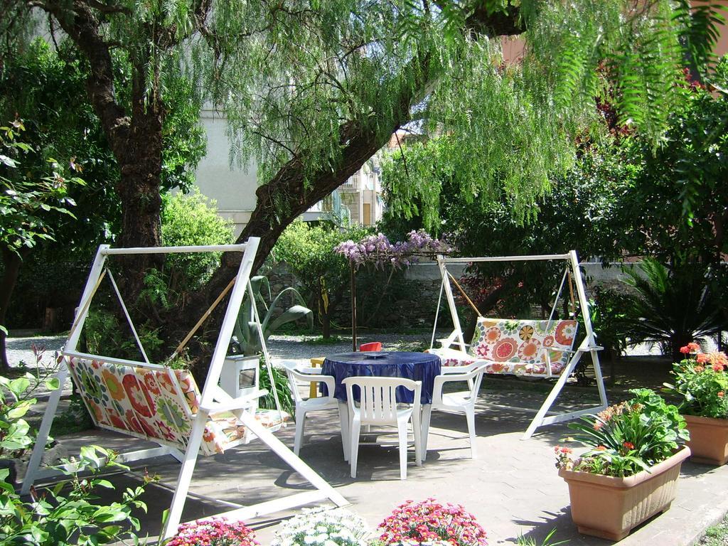 Hotel Fiorenza & Banksia Meuble Alassio Bagian luar foto