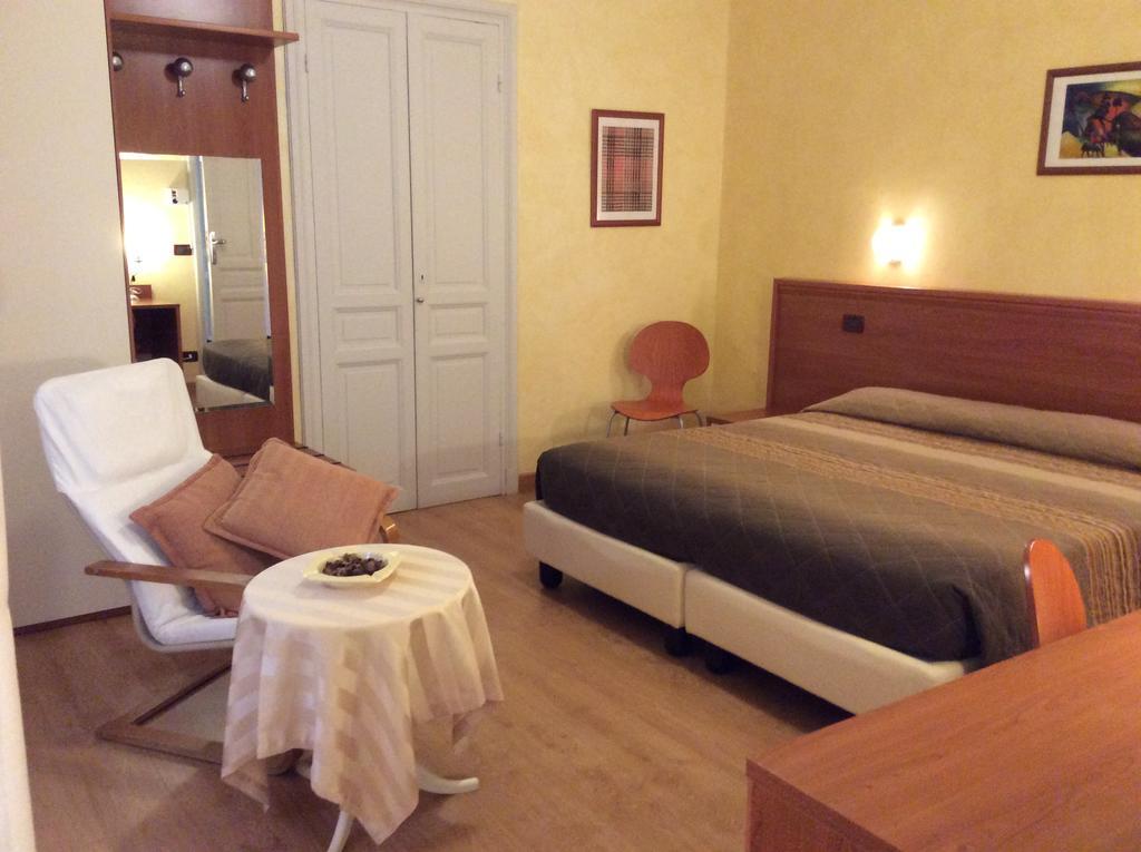 Hotel Fiorenza & Banksia Meuble Alassio Bagian luar foto