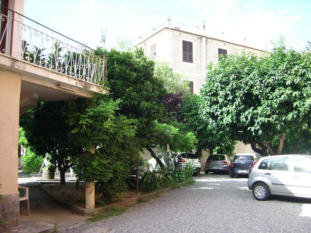 Hotel Fiorenza & Banksia Meuble Alassio Bagian luar foto