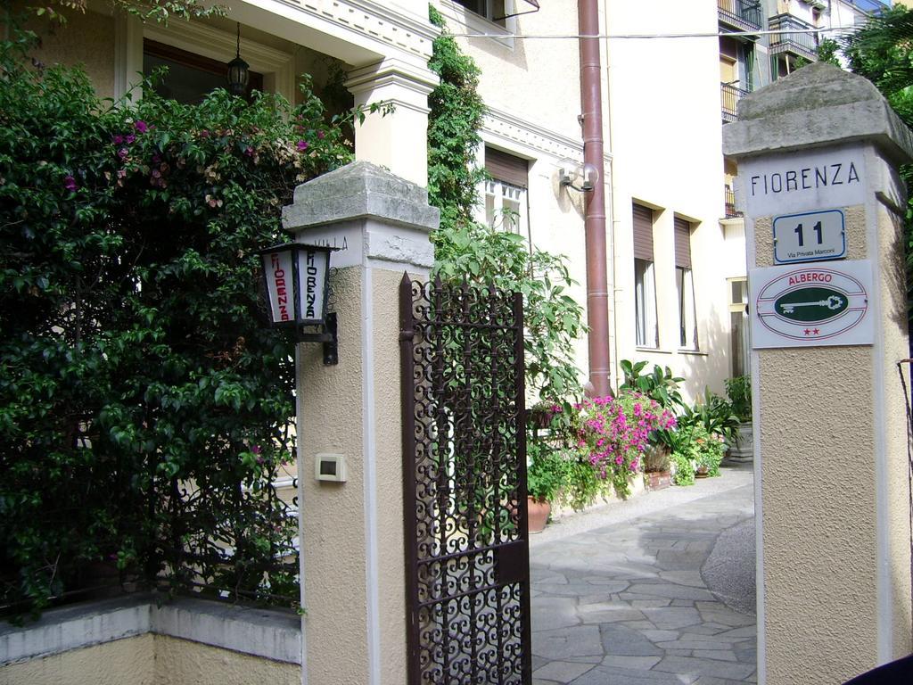 Hotel Fiorenza & Banksia Meuble Alassio Bagian luar foto